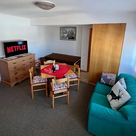 לינה וארוחת בוקר Nicolussi 3*