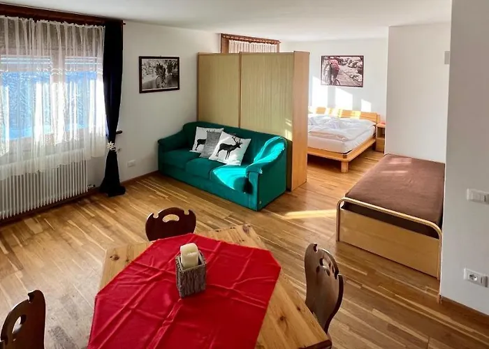 Nicolussi לינה וארוחת בוקר